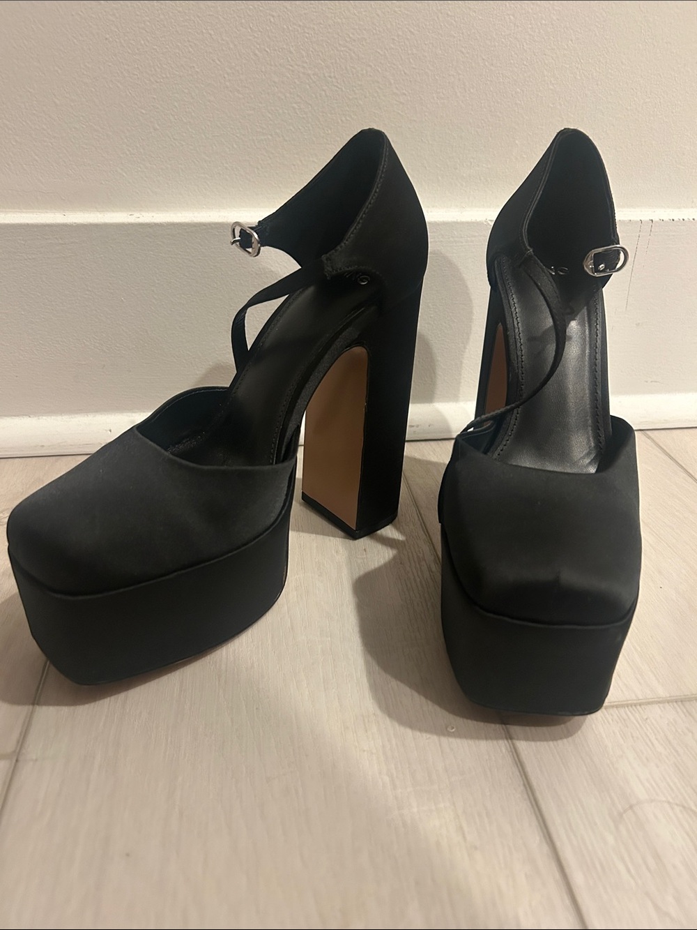 Mango satin platform closed toe black heels